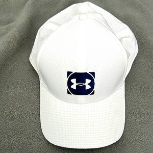 Under Armor classic fit  Mens hat.